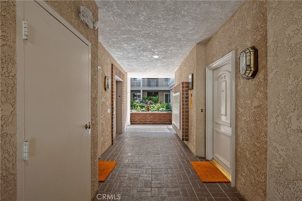 10668 Eastborne Avenue - Photo 32