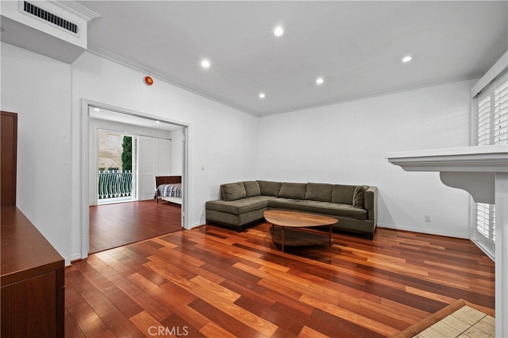 10668 Eastborne Avenue - Photo 3