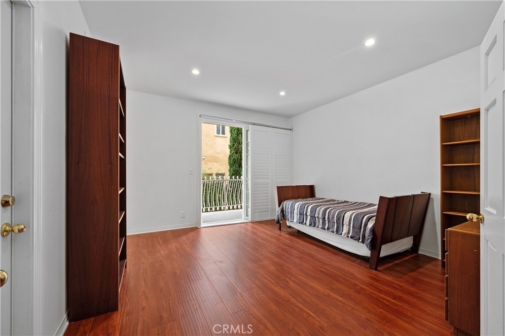 10668 Eastborne Avenue - Photo 5