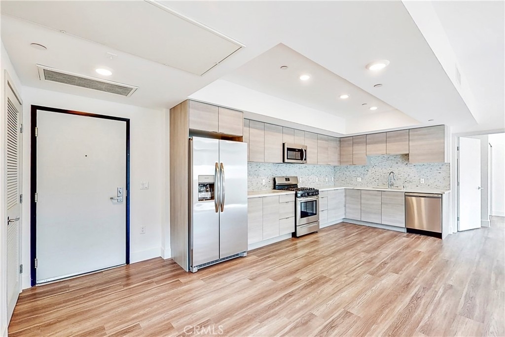 1482 S Sherbourne Drive - Photo 2