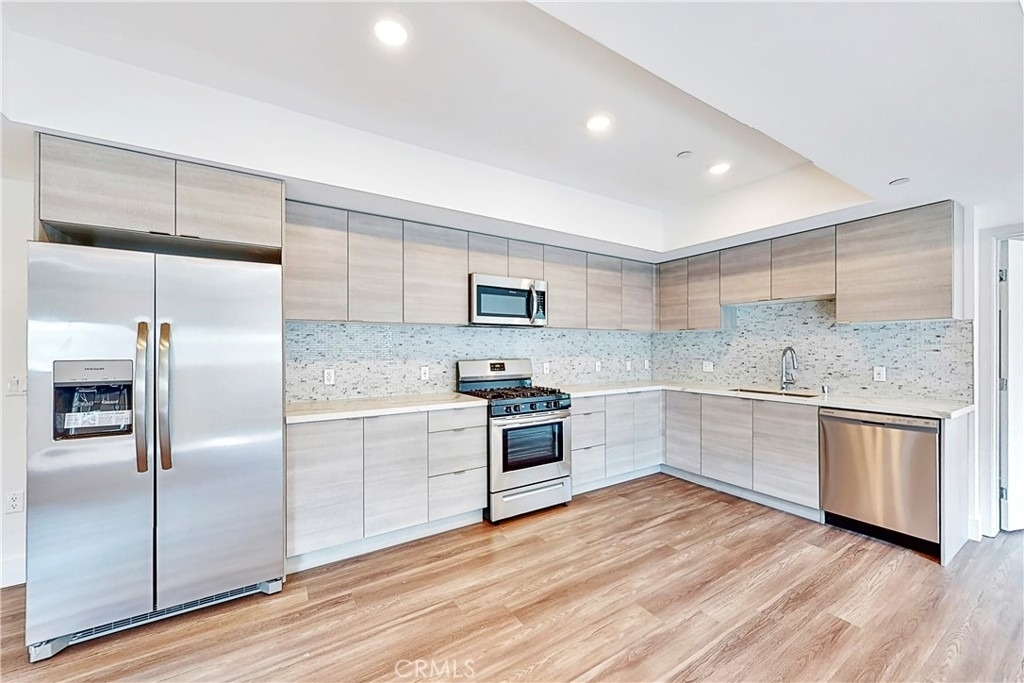 1482 S Sherbourne Drive - Photo 4