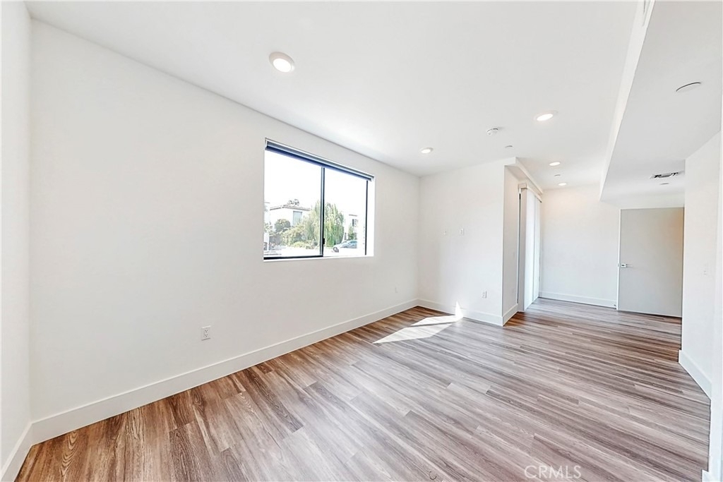 1482 S Sherbourne Drive - Photo 4