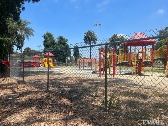 2043 Lincoln Avenue - Photo 6