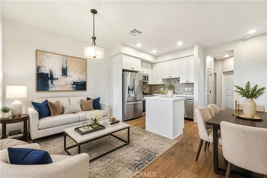 2043 Lincoln Avenue - Photo 8