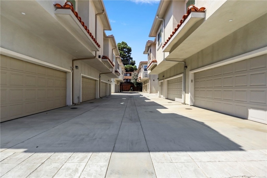 2043 Lincoln Avenue - Photo 7