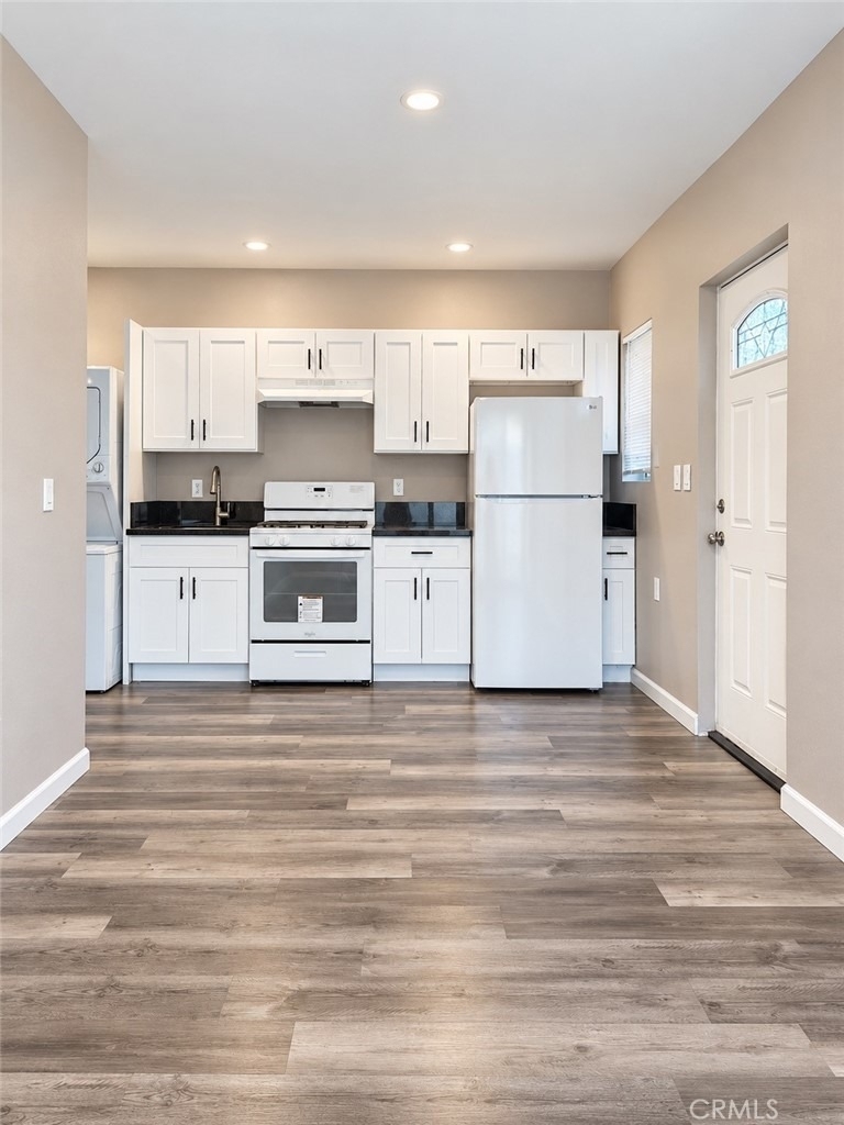 6463 Woodlake Avenue - Photo 7