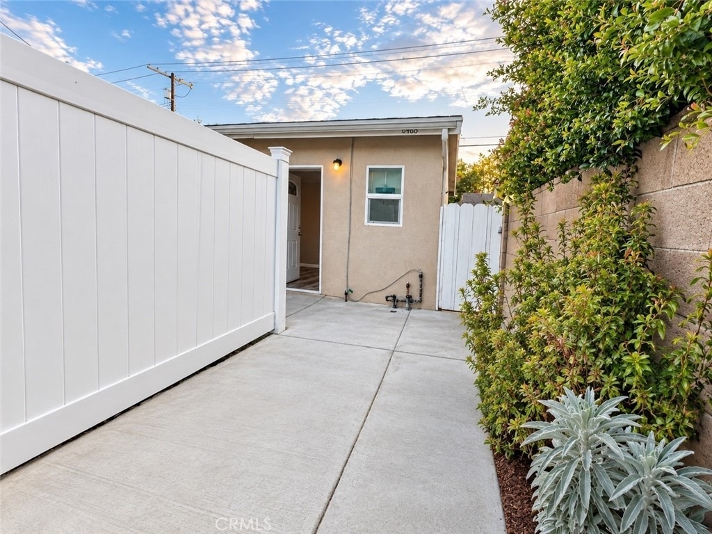 6463 Woodlake Avenue - Photo 9