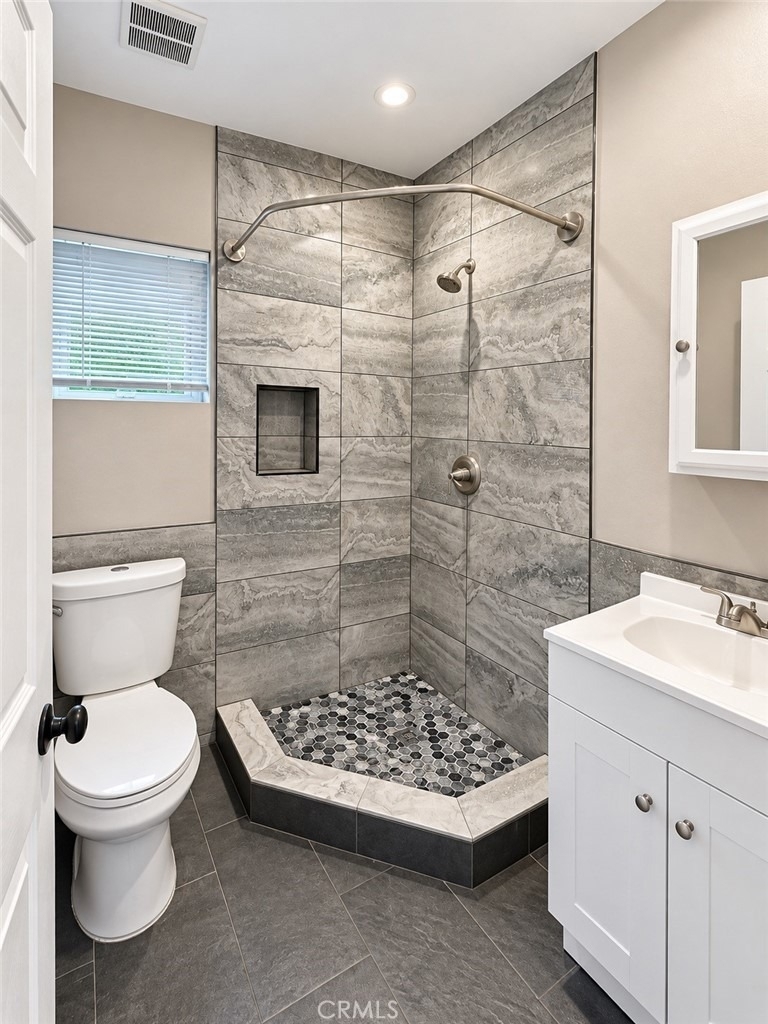 6463 Woodlake Avenue - Photo 5