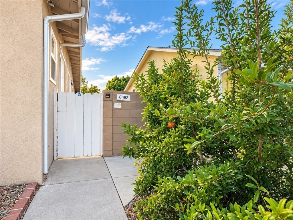 6463 Woodlake Avenue - Photo 10