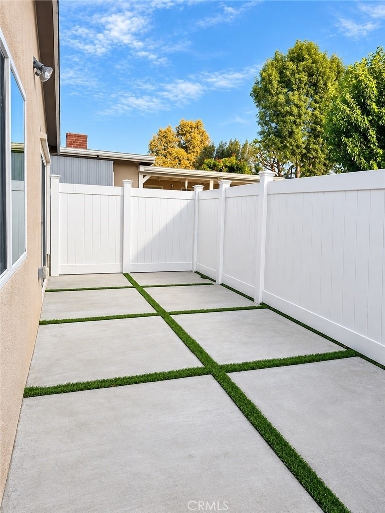 6463 Woodlake Avenue - Photo 8