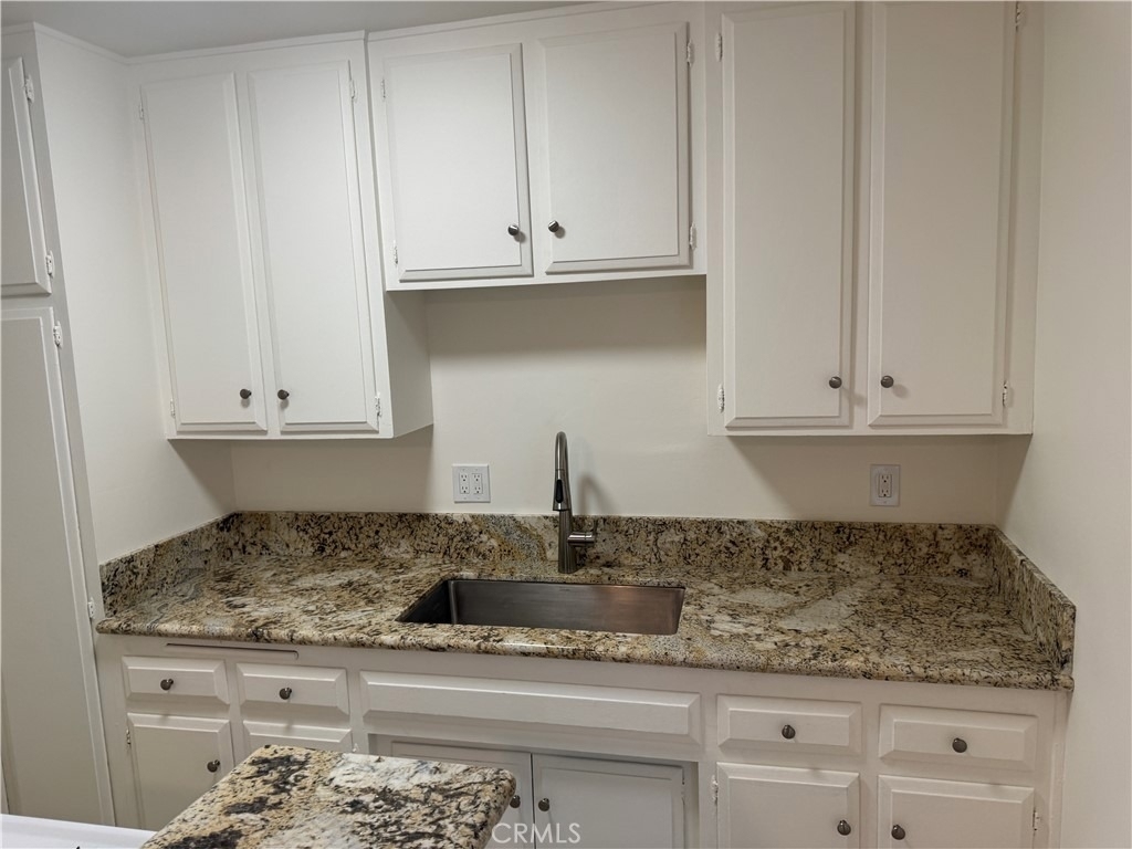 1164 Irving Avenue - Photo 5