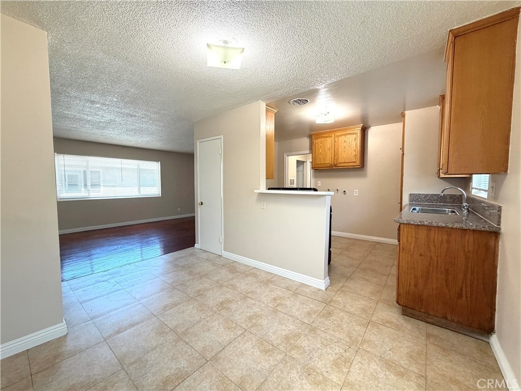 12915 Doty Avenue - Photo 6