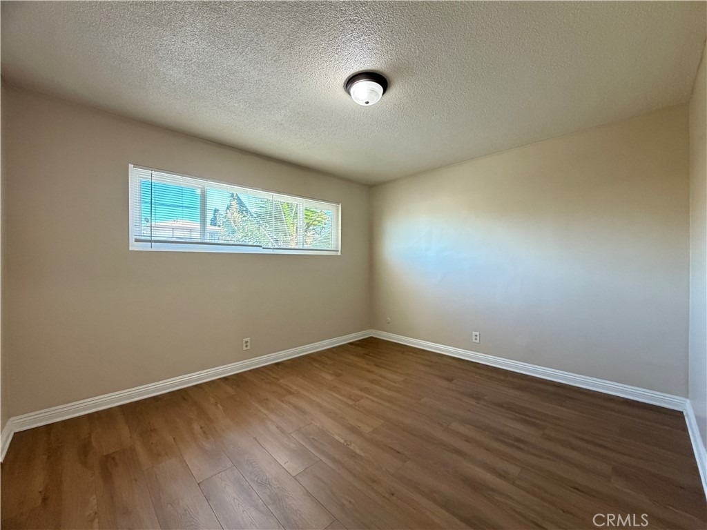 12915 Doty Avenue - Photo 9