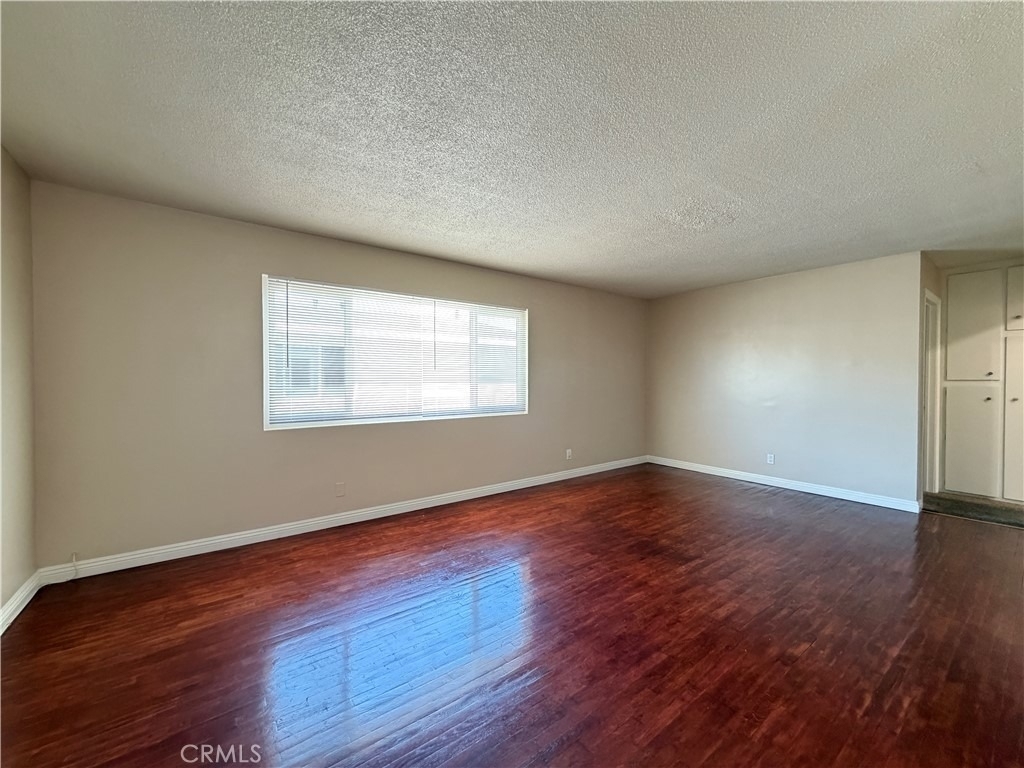 12915 Doty Avenue - Photo 2