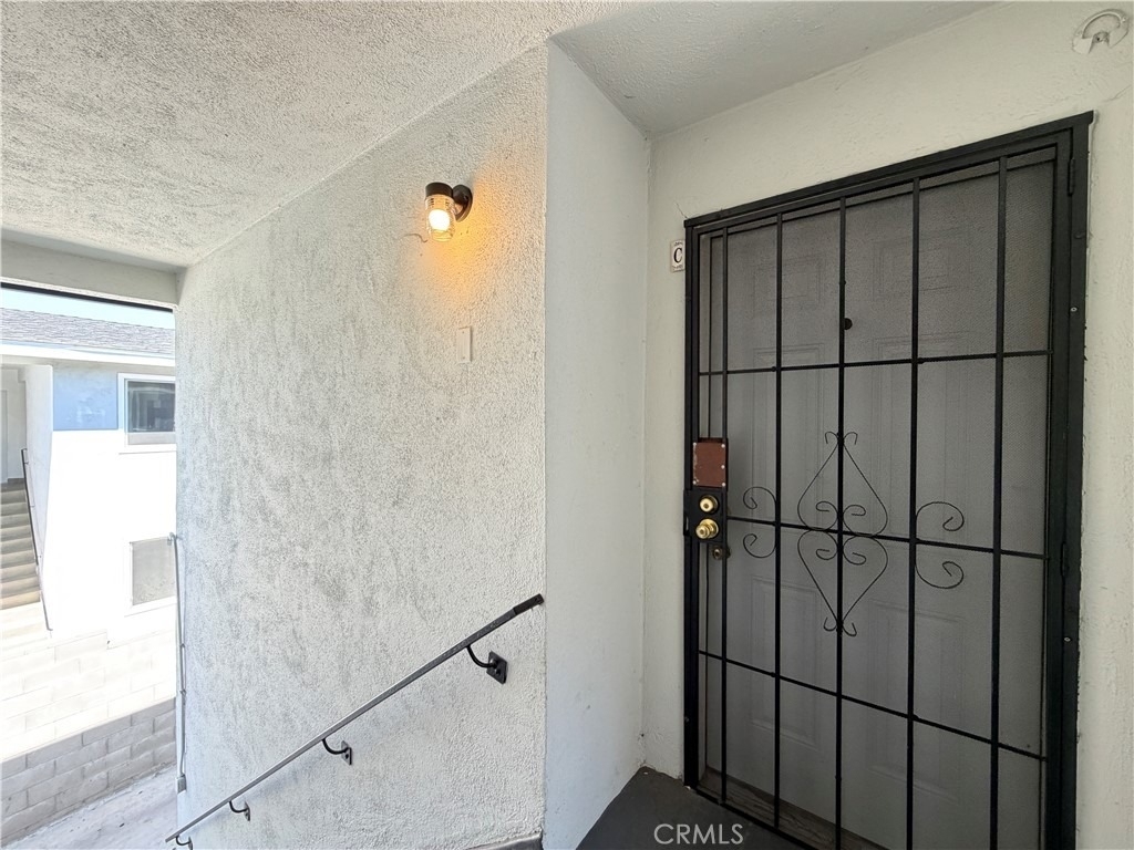 12915 Doty Avenue - Photo 1