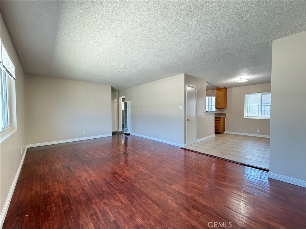 12915 Doty Avenue - Photo 3