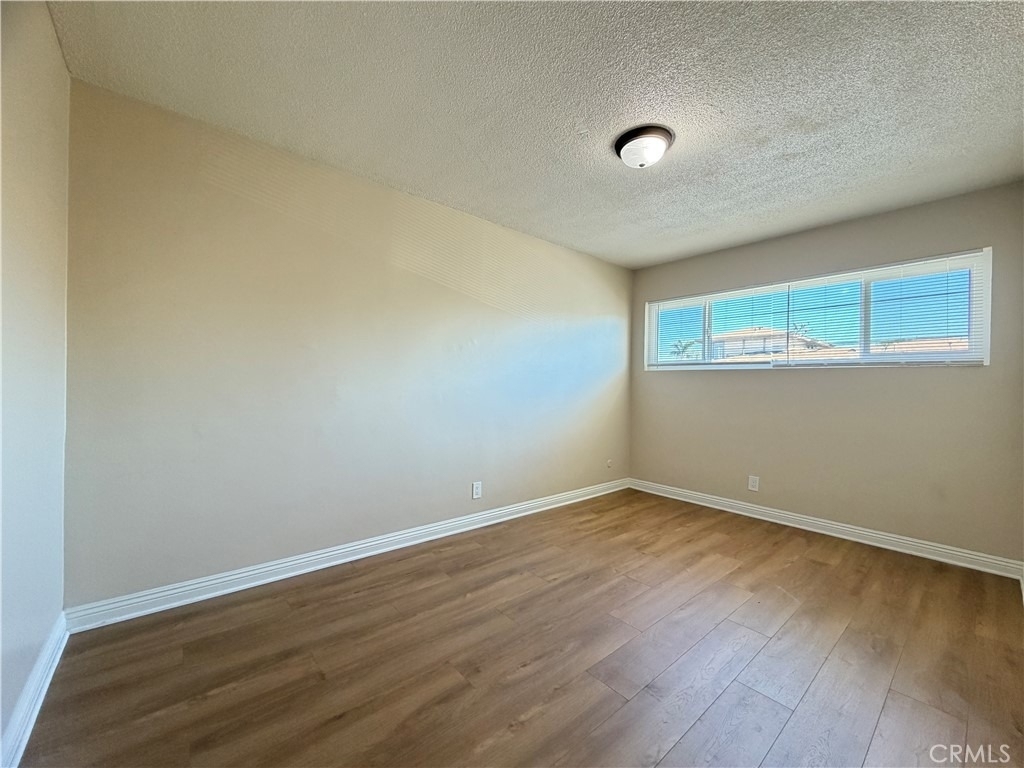 12915 Doty Avenue - Photo 11