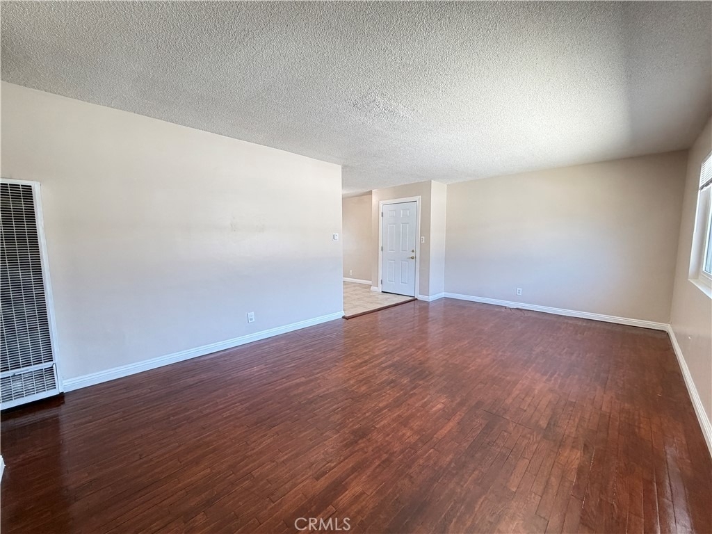 12915 Doty Avenue - Photo 4