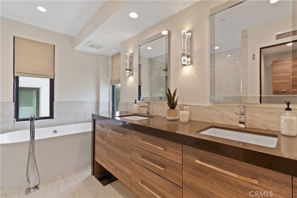 802 Bard Street - Photo 18