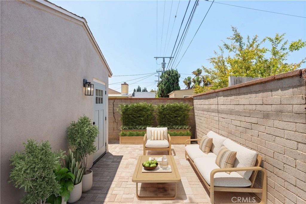 8017 Airlane Avenue - Photo 8