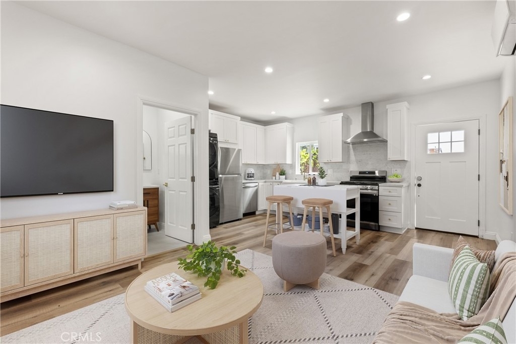 8017 Airlane Avenue - Photo 2