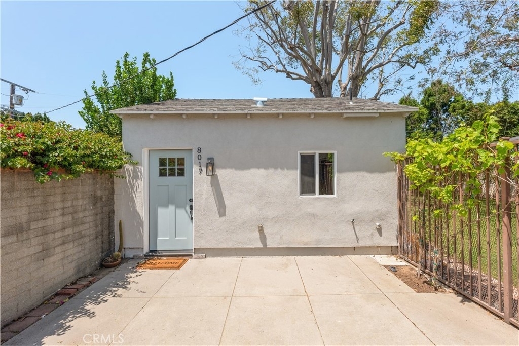 8017 Airlane Avenue - Photo 1