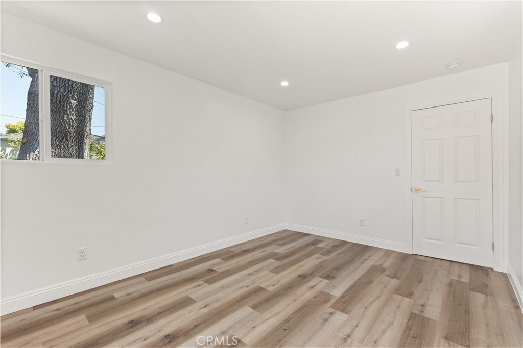 8017 Airlane Avenue - Photo 7