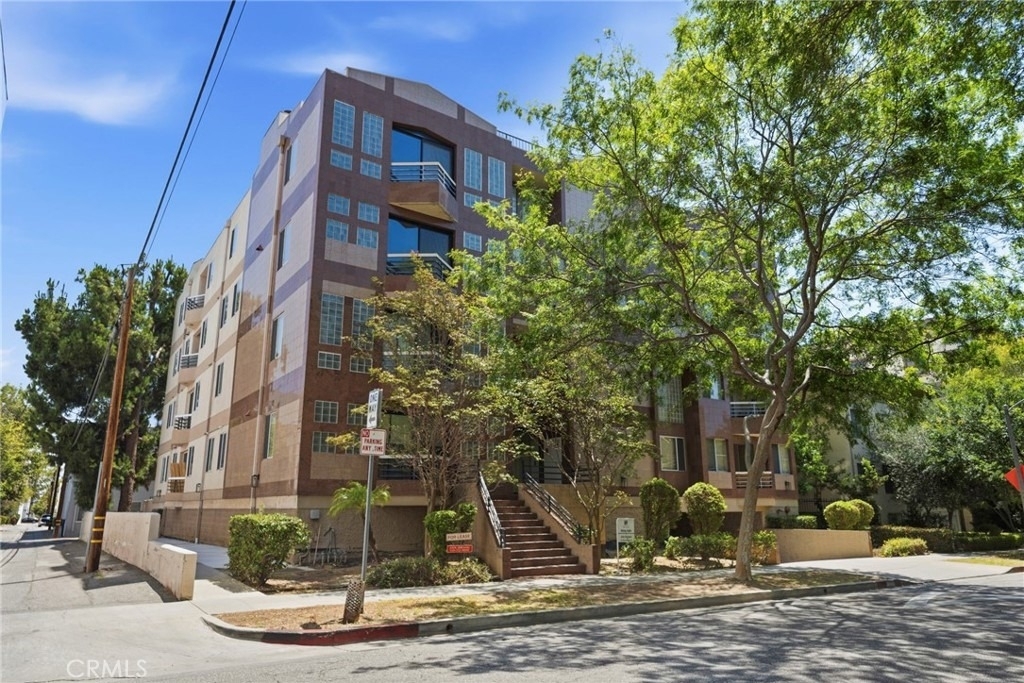 120 S Crescent - Photo 0