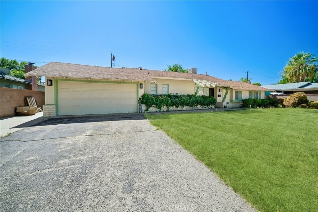 1112 E Avenue J4 - Photo 0