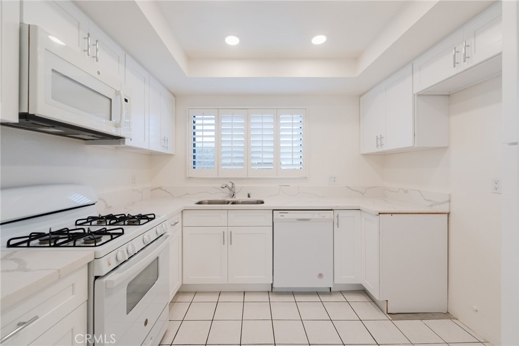 27943 Ridgebluff Court - Photo 5