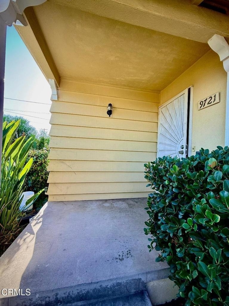 9721 Emperor Avenue - Photo 2