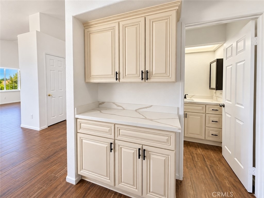 503 E 1st Street - Photo 4