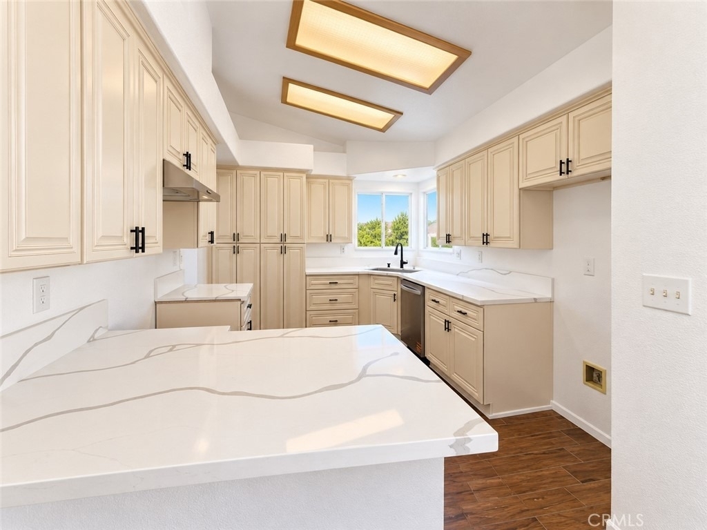 503 E 1st Street - Photo 2