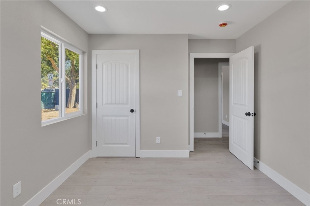 24523 Myers Ave - Photo 6