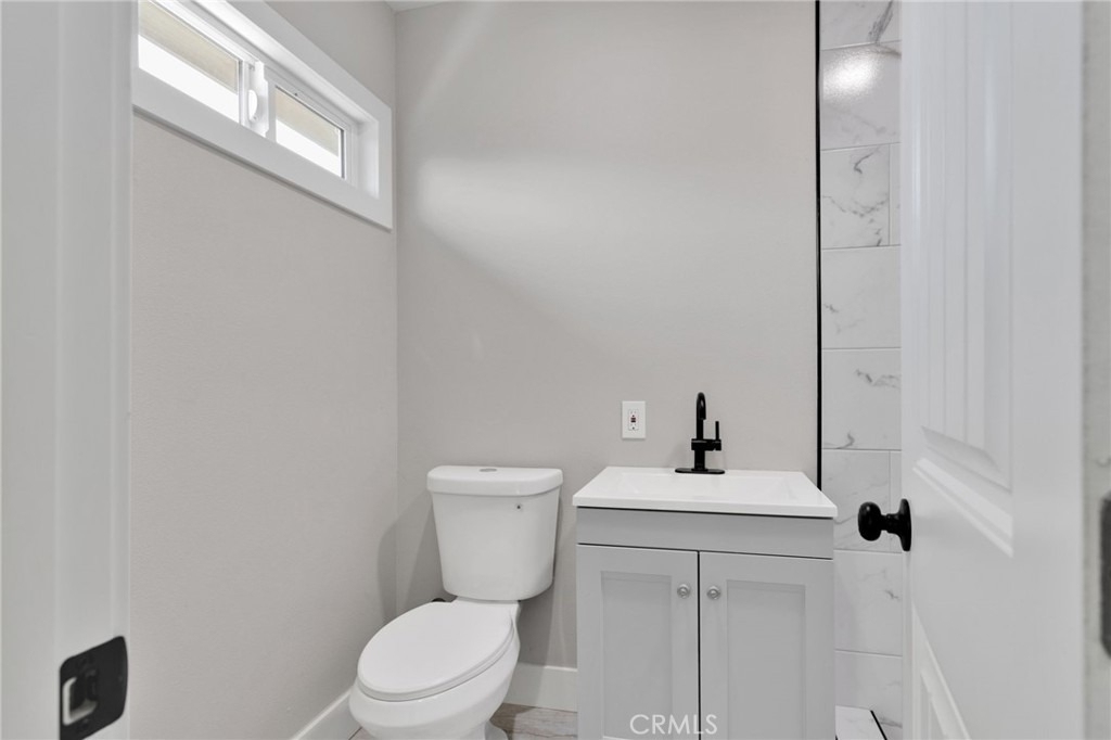 24523 Myers Ave - Photo 5