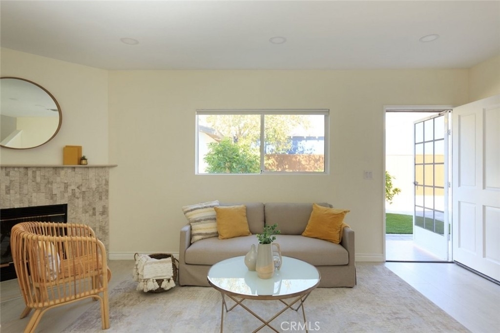 1737 N Lima St - Photo 3