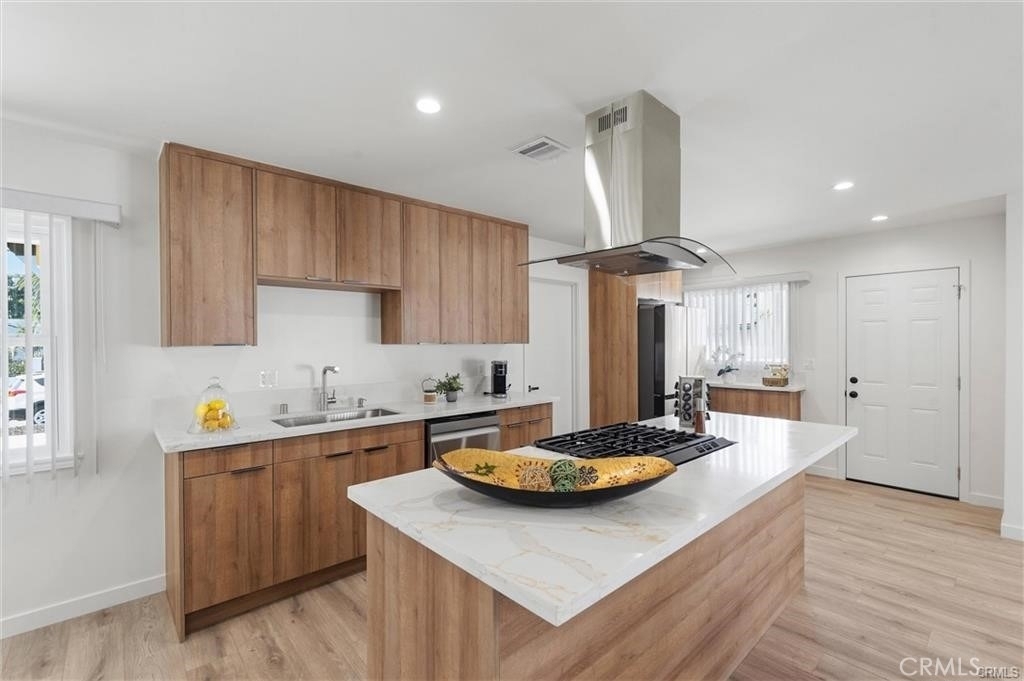 13739 Wyndotte Street - Photo 8