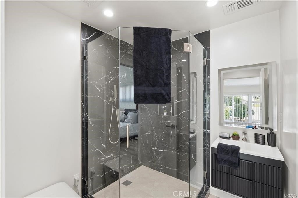 13739 Wyndotte Street - Photo 18