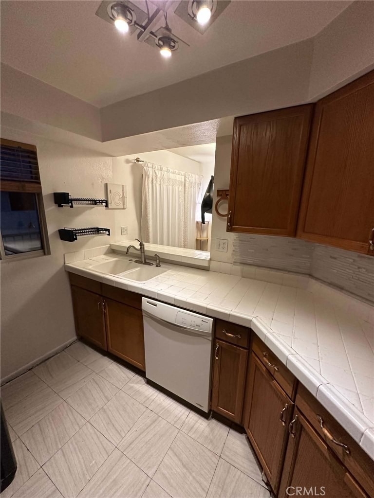 7641 Reseda Blvd - Photo 3
