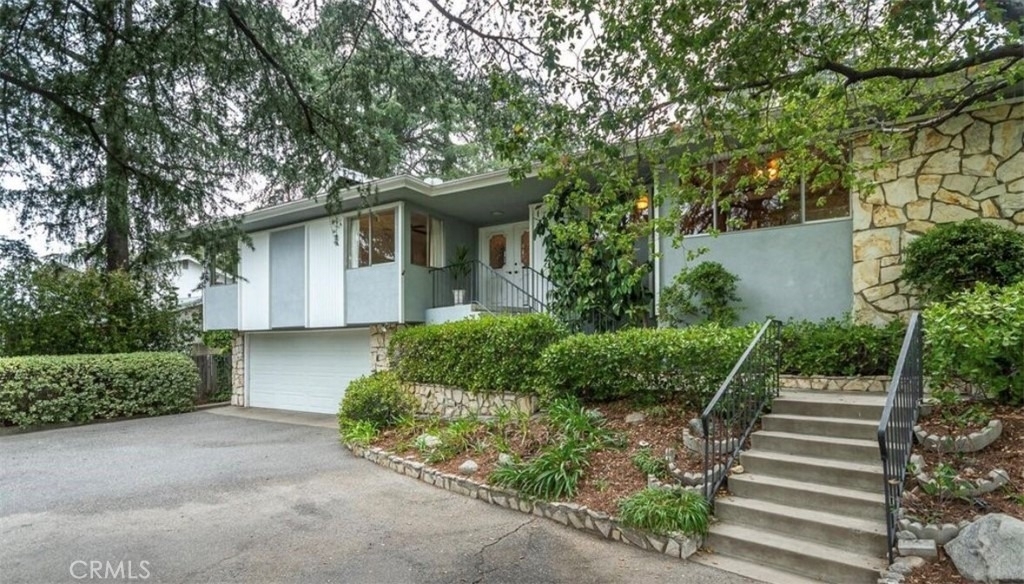 931 Vista Del Valle - Photo 1