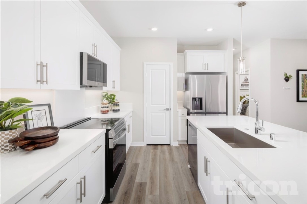 1740 Taylor Avenue - Photo 3