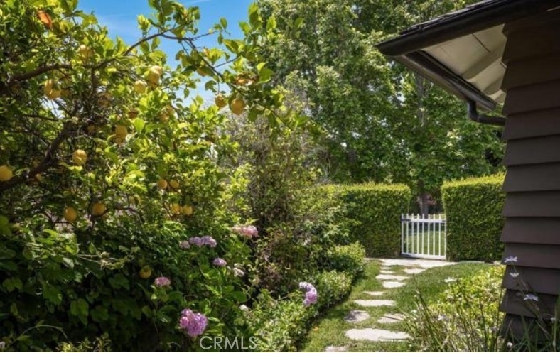 6354 N Charlotte Avenue - Photo 3