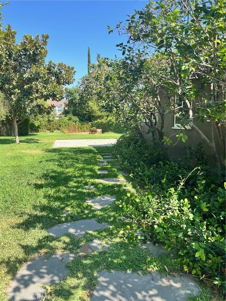 6354 N Charlotte Avenue - Photo 11