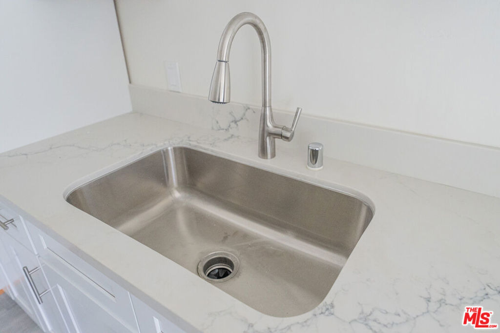 10043 Haines Canyon Avenue - Photo 7