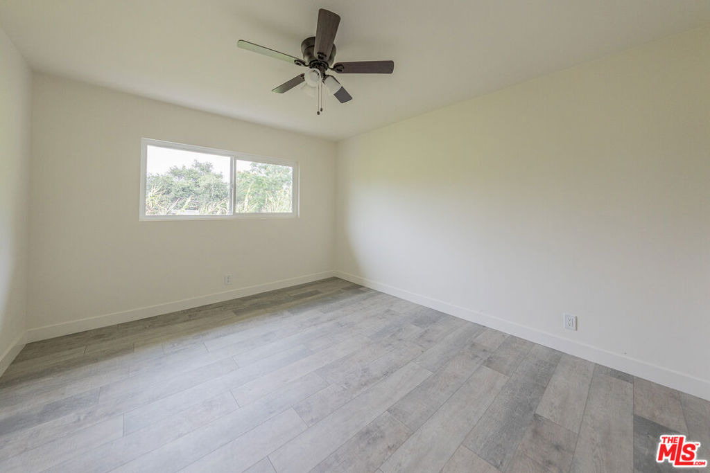 10043 Haines Canyon Avenue - Photo 12