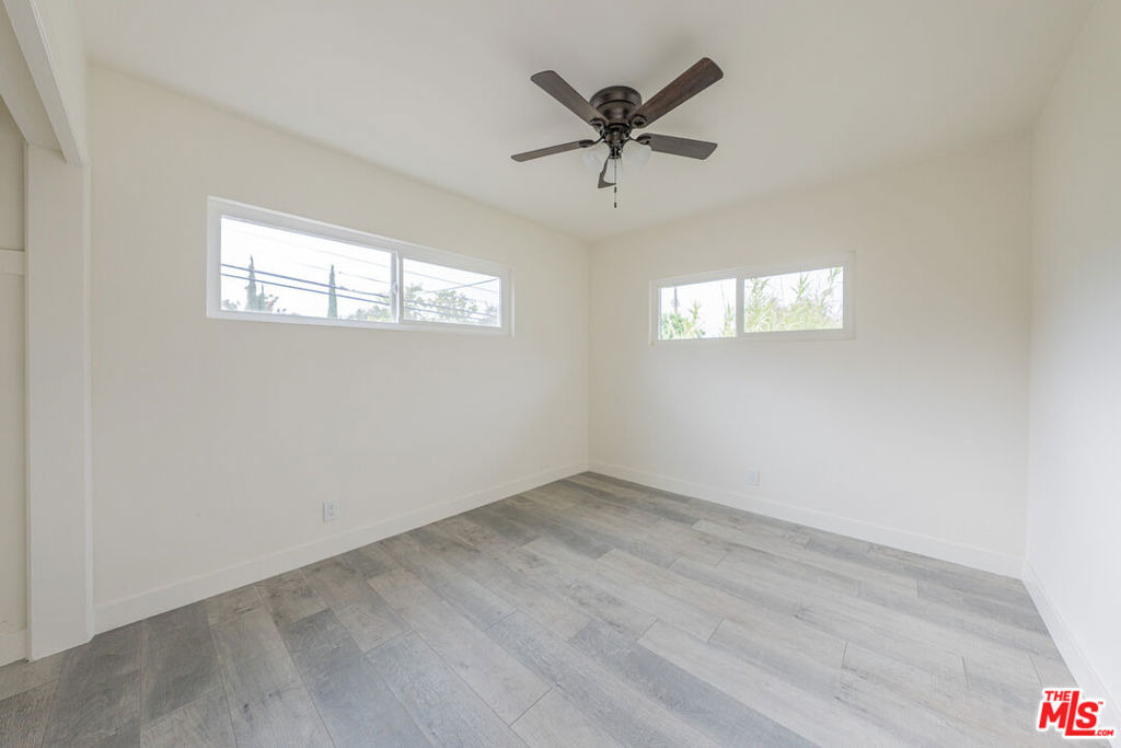 10043 Haines Canyon Avenue - Photo 11