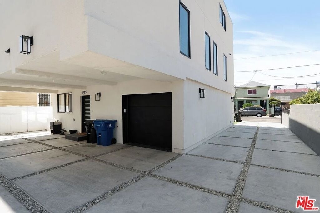 1726 Menlo Avenue - Photo 11