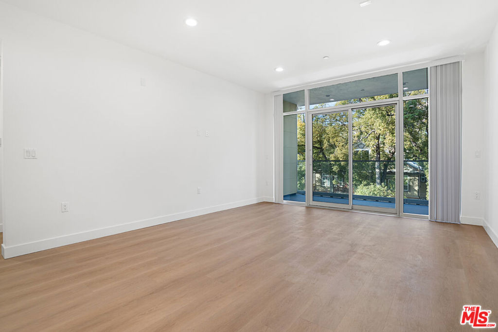160 Chestnut Street - Photo 2