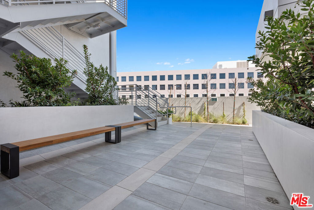 160 Chestnut Street - Photo 16