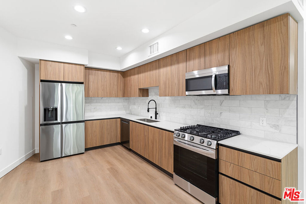 160 Chestnut Street - Photo 0